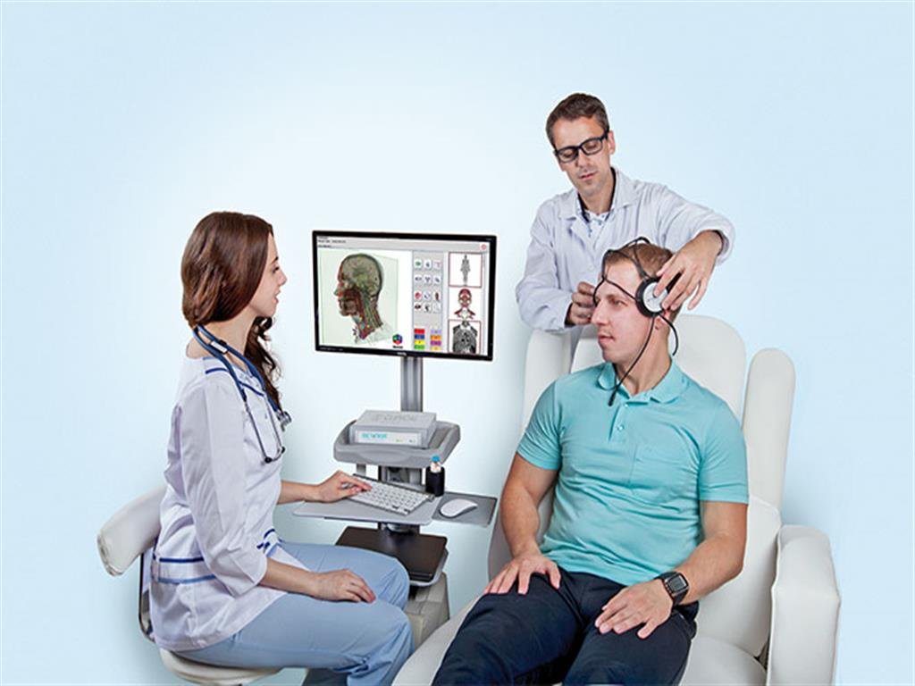 Biorezonans a Ciąża: Kompleksowy Przewodnik dla Przyszłych Matek 3 Proces diagnostyczny biorezonansu pokazujący urządzenie NLS